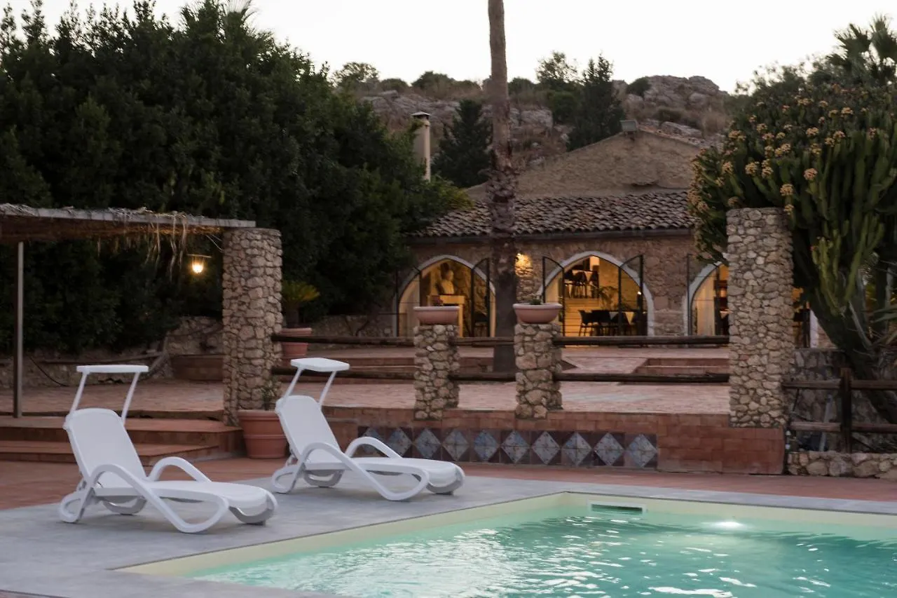 مزرعة للإقامة Agriturismo Baglio Lauria Campobello di Licata